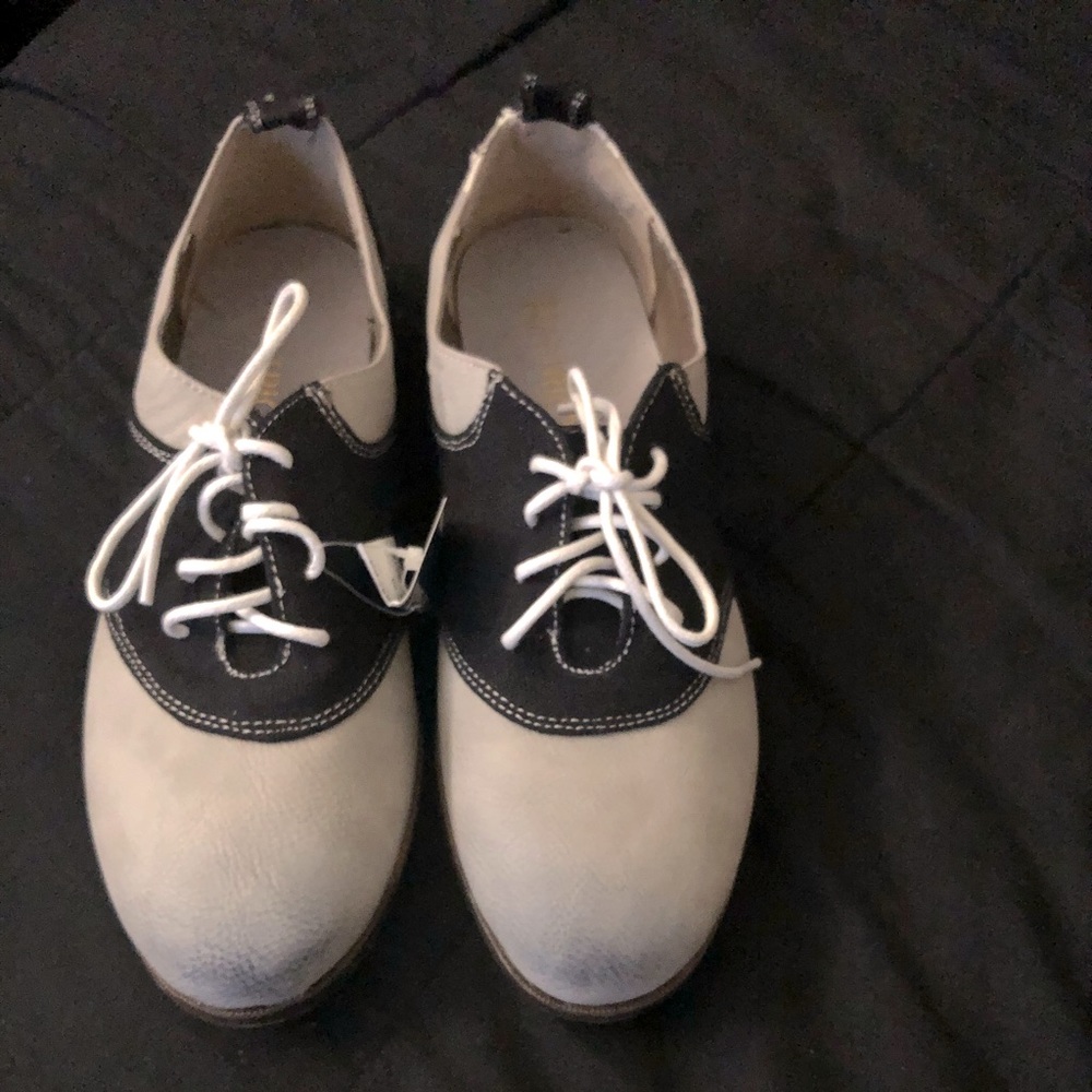 Restricted Brand Shoe will fit  size 7.5 or 8
